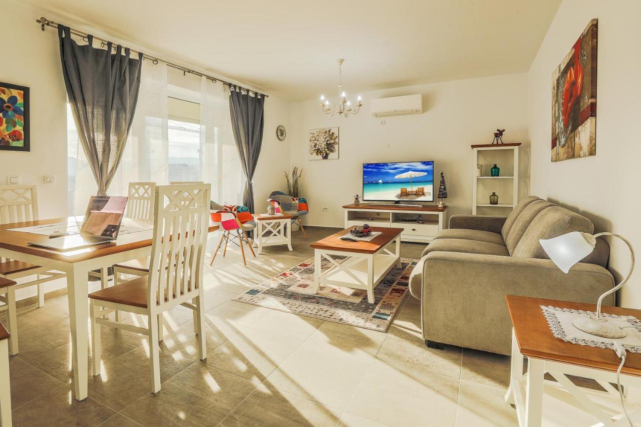 Elegant Sophia'S Apartment Брашов Екстер'єр фото