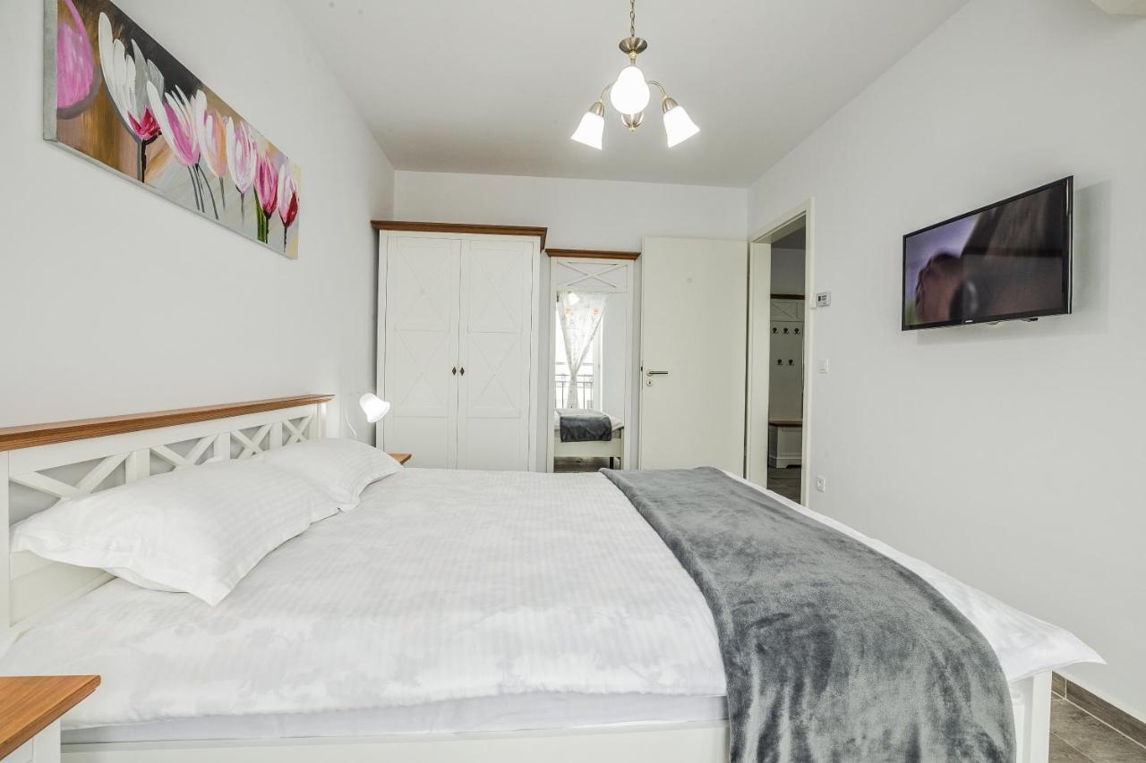 Elegant Sophia'S Apartment Брашов Екстер'єр фото